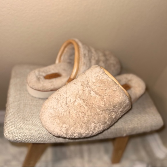 OluKai Shoes - OluKai Tan and Cream Women's Slippers